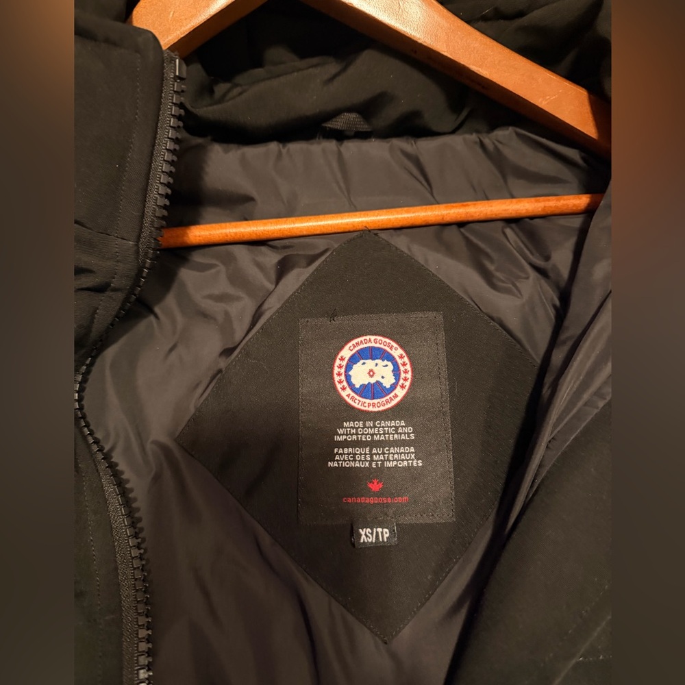 Canada Goose Women's Black Puffer Coat with Fur Hood XS - Picture 5 of 5